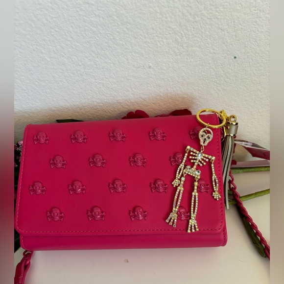 Betsey Johnson Skulls & Crossbones Crossbody Purse w/ Rhinestone Skeleton Charm - Picture 1 of 7